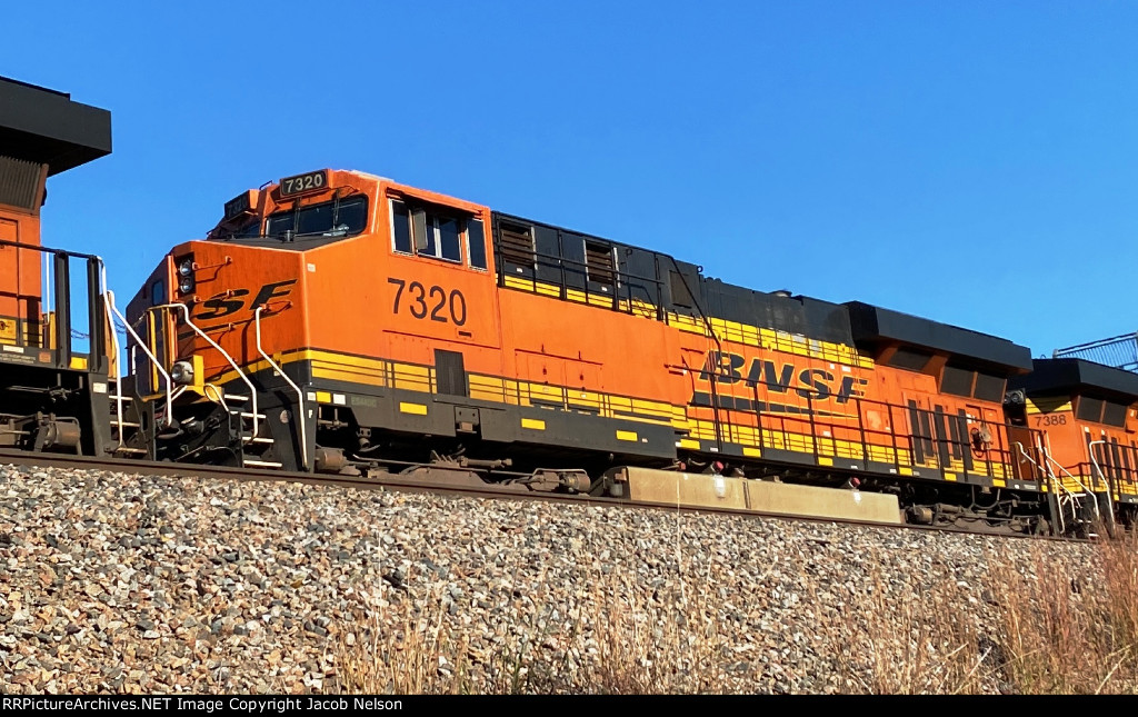 BNSF 7320